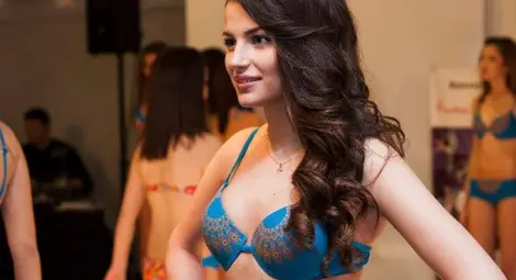 &bdquo;Мис Русе 2013&ldquo; в конкурса за короната на Доналд Тръмп