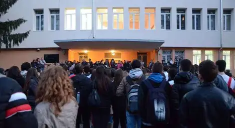 Пожар евакуира 700 деца от Европейското училище