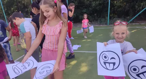 Деца от Караманово се веселиха на сладоледено парти /галерия/