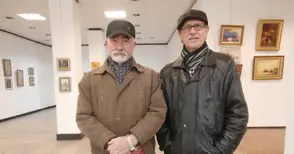 Цветни метафори на любовно-винената  страст показват художници на „Борисова“ 6