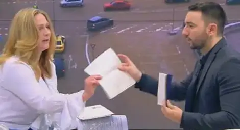 Уволнената чистачка Даниела показа в ефир двете си дипломи за висше