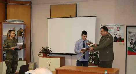 Единайсетокласникът от МГ „Баба Тонка“ Георги Иванов стана първи на регионалното ниво в Националния исторически конкурс „Наследник съм на ...“ Единайсетокласникът от МГ „Баба Тонка“ Георги Иванов стана първи на регионалното ниво в Националния исторически конкурс „Наследник съм на ...“