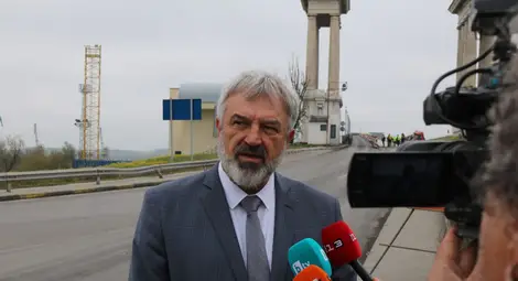 Затвориха Дунав мост при Русе &ndash; Гюргево, ограничението за леки автомобили е до 21.00 часа тази вечер,&nbsp;  а за камиони до 09.00 часа сутринта