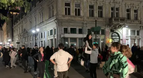 Десетки русенци се включиха в атрактивен флашмоб Десетки русенци се включиха в атрактивен флашмоб