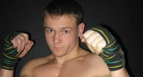 Убиха световен шампион по карате заради зле боядисан калник на „Порше” Убиха световен шампион по карате заради зле боядисан калник на „Порше”