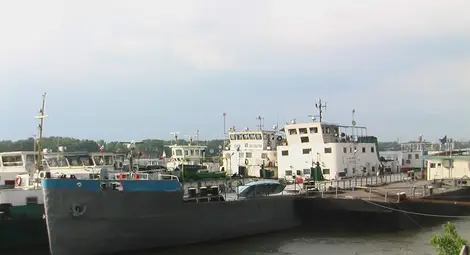 Финансови операции  държат над водата БРП