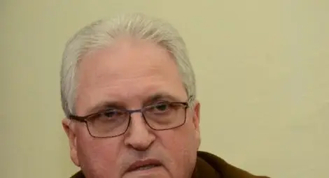 Депутатът Недев с благороден жест към двама абитуриенти