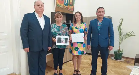 Майки, татковци и учители от &bdquo;Христо Ботев&ldquo; събраха над 3600 лева за първокласник в нужда