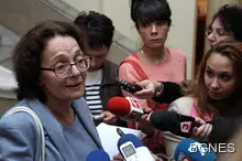 Коларова призна, че има пазар на фалшиви дипломи