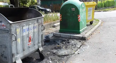 Палят пластмасовите контейнери заради стойките на колелетата