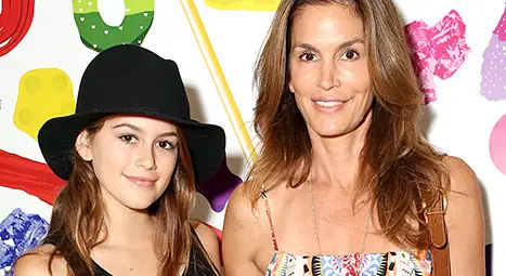 Дъщерята на Синди Крауфорд тръгва по стъпките на майка си