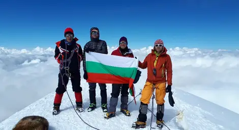Разследващ полицай се бори със страха си от високо с алпинизъм