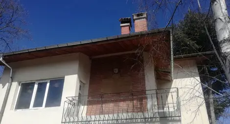 16-годишна роди в дома си и сложи бебето във фризера