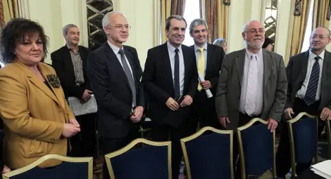 Резкият скок на заплатите крие рискове, предупреди Орешарски