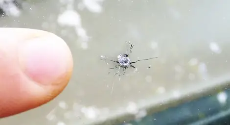 Наранено предно стъкло? Ето как да го ремонтирате сами