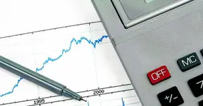 Промишлеността расте, търговия и строителство се свиват