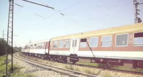 Искри от влакови спирачки подпалиха 5 дка сухи треви