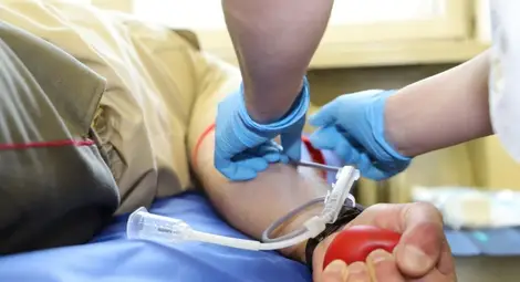 Депутати даряват безвъзмездно кръв