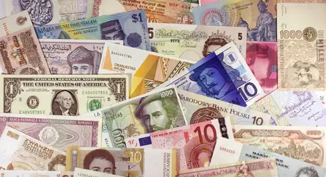 Българите купуват повече валута