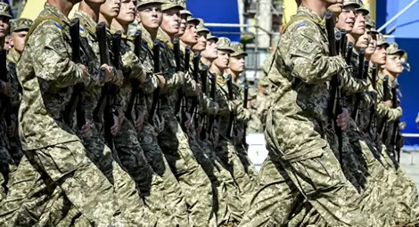 Полша въвежда военно обучение за учениците