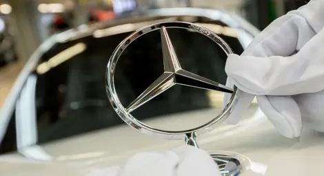 Производителят на Mercedes съкращава 1 100 души от ръководни позиции