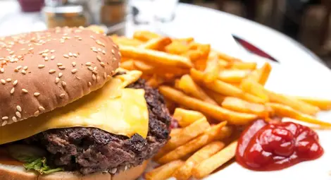 Икономисти: Няма голям смисъл от новия данък &bdquo;вредни храни&ldquo;