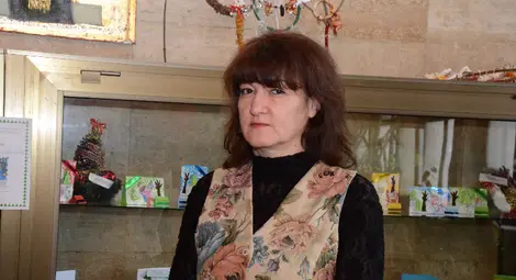 125 късметлии вземат безплатни карти за юбилея на библиотеката