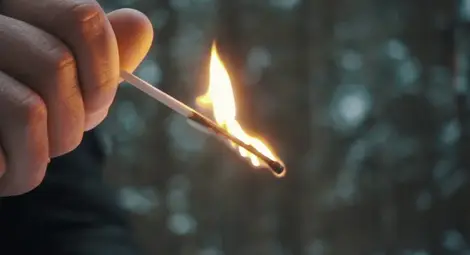 Мъж с психични отклонения задържан при опит да запали къща в Русе