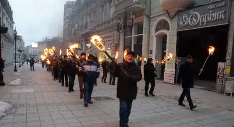 Факли за Апостола