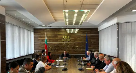 Кметът на Русе подписа три споразумения за близо 6,84 млн. лв. с регионалното министерство