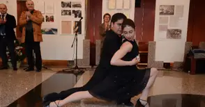 Валсесито, милонга и танго разказаха със страст за Аржентина