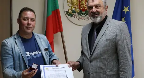 Главният художествен ръководител на ФТТ &bdquo;Найден Киров&ldquo; отличен със знака на областния управител