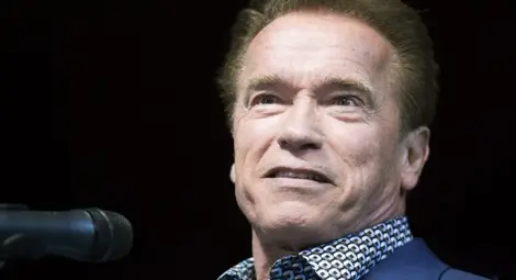 Терминатор стресна фенове по улиците на Холивуд (видео)