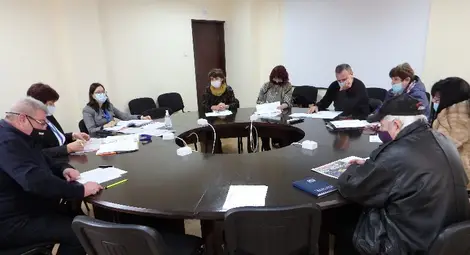 В Ценово бързо разпределиха местата в секционните комисии