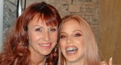 Стилистка от Русе влезе в световния Топ 3 с визията на талантливата Петя Стилистка от Русе влезе в световния Топ 3 с визията на талантливата Петя