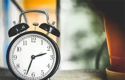 Eвропарламентът обсъжда ползите и вредите от смяната на лятното часово време