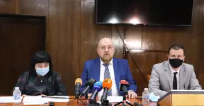 Заради натиска на коронавируса: Ротационно обучение от 5 до 12 клас, заведенията ще работят с 50% капацитет