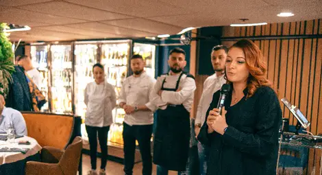 Над 13 хил. лв. за Фондация „Александър Русев“ с подкрепата на топ готвачи от „Hell’s Kitchen“ в Русе Над 13 хил. лв. за Фондация „Александър Русев“ с подкрепата на топ готвачи от „Hell’s Kitchen“ в Русе