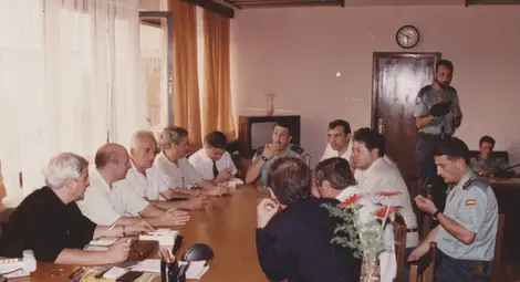 През юли 1993-а генералът /вторият отляво/ идва на посещение в Русе и се среща с домакините на Гуардия Сивил