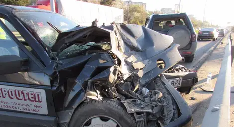 Двама пострадаха при катастрофа в час пик на булевард &bdquo;България&ldquo;