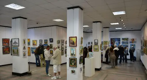 Георги Георгиев на изложба, посветена на Русе: Днес заставаме пред самото лице на Русе, създадено обаче не от тухли и камък, а от вдъхновение и порив към изящното Георги Георгиев на изложба, посветена на Русе: Днес заставаме пред самото лице на Русе, създадено обаче не от тухли и камък, а от вдъхновение и порив към изящното