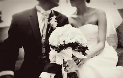 Младоженец съди жена си в Алжир, уплашил се, след като я видял без грим Младоженец съди жена си в Алжир, уплашил се, след като я видял без грим