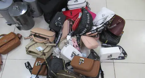 Десетки фалшификати на известни марки иззети при акция на МВР в Русе /галерия/