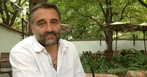 Александър Секулов споделя с русенци  колекцията си от любовни изречения