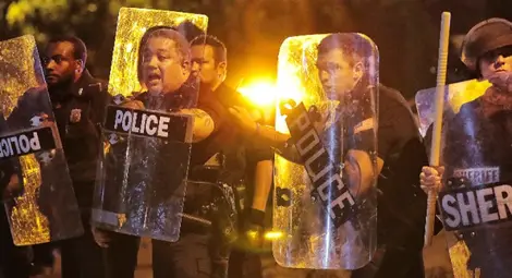 Сблъсъци в Уисконсин, след като бял полицай простреля афроамериканец Сблъсъци в Уисконсин, след като бял полицай простреля афроамериканец