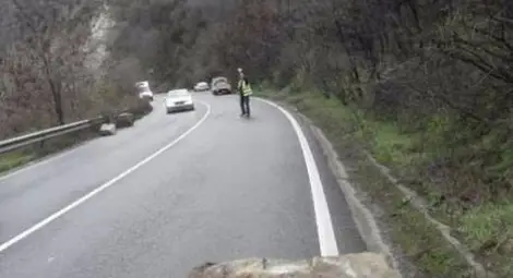 Внимание! В Кресненското дефиле падат камъни