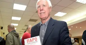 Как Христо Стоичков попълва молба да играе в „Дунав“, но се озовава в ЦСКА