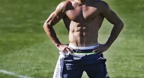 Роналдо пак зарадва фенките с мускулесто тяло