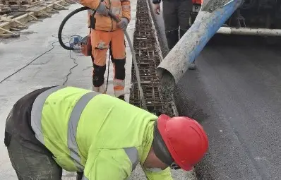 Около 50 куб. м бетон са излети за свързване на фугата между последните два ремонтирани участъка на Дунав мост при Русе