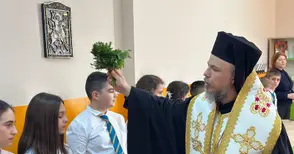 Михаела от трети А: На Бъдни вечер трапезата не се вдига, защото Дева Мария слиза и ще си хапне